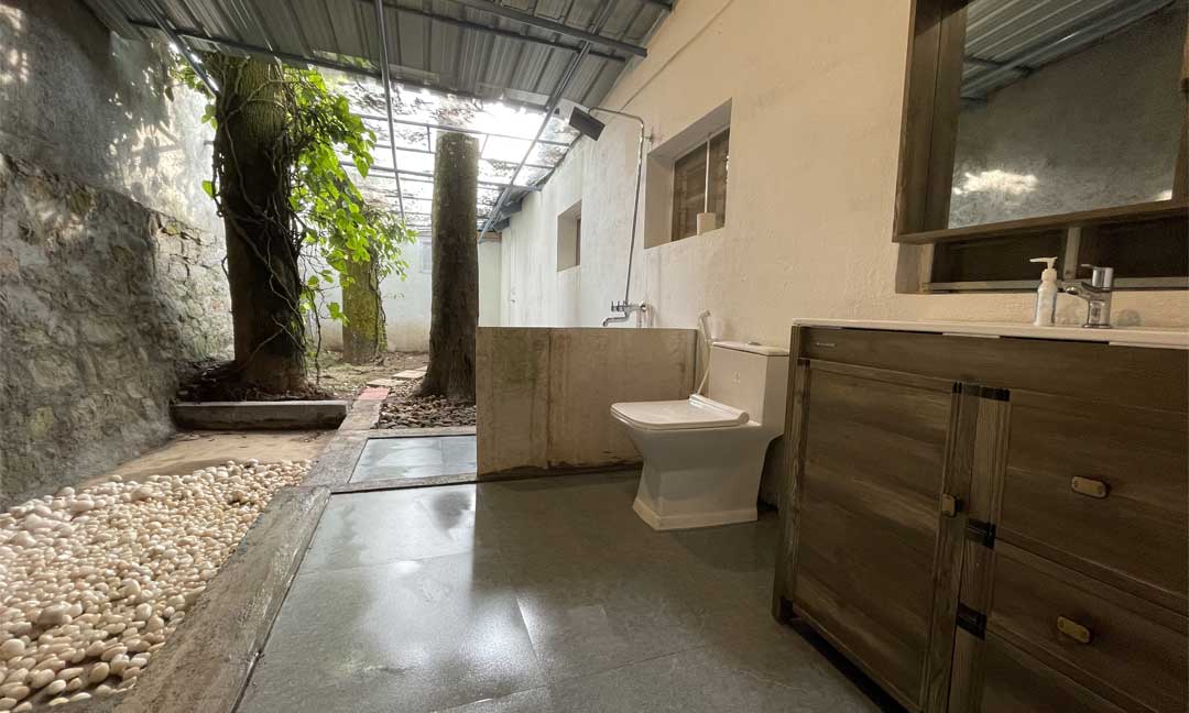 Tipperary Bamboo Villa - Interconnected Garden Bathroom Facility