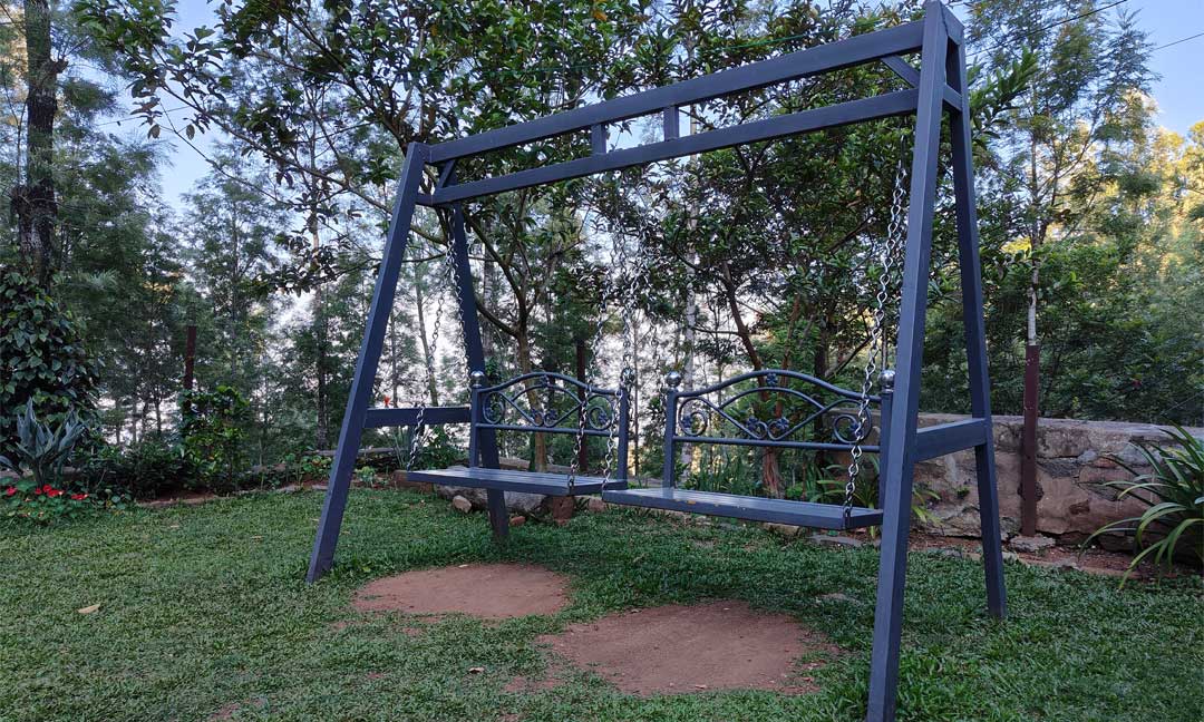 Tipperary Cottage - Outdoor Swing