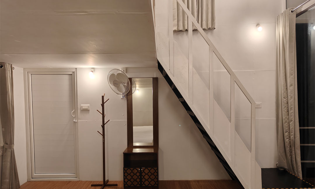 Tipperary Sunset Cabin - Steps connecting Lower Deck & Upper Deck