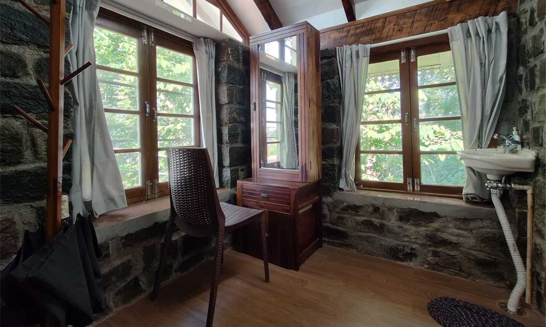 Tipperary Wilderness Cabin - Dressing Area