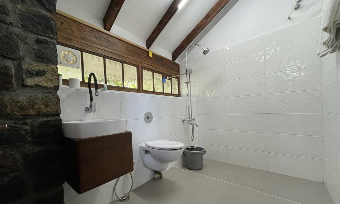 Tipperary Wilderness Cabin - Bathroom Facility