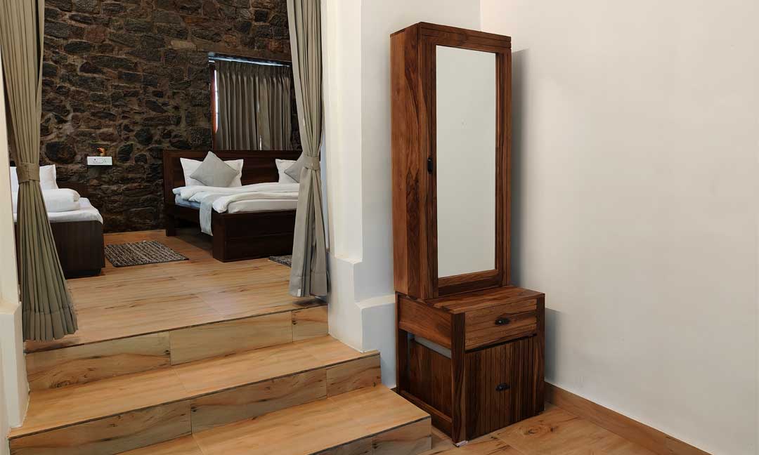 Tipperary Woodside Cabin - Dressing Table